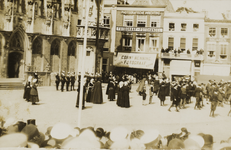 P-1164 Uitvoering van het openluchtspel op de Grote Markt te Middelburg, ter gelegenheid van de herdenking van de ...