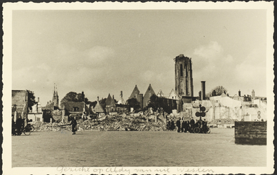 P-1426 Gezicht op de verwoeste Abdij, Abdijkerken en Abdijtoren te Middelburg na het bombardement