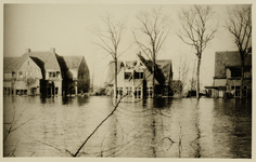 P-1542 Gezicht op de Noordsingel te Middelburg tijdens de inundatie.