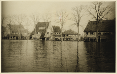 P-1543 Gezicht op de Noordsingel te Middelburg tijdens de inundatie.
