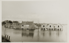 P-1549 Gezicht op de ondergelopen Segeerssingel te Middelburg tijdens de inundatie.