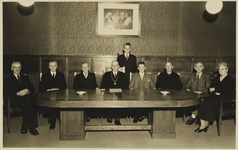 P-1642 De gemeenteraad van Sint Laurens: v.l.n.r.: de heer Marinissen, Riemens, wethouder Boon, burgemeester van 't ...