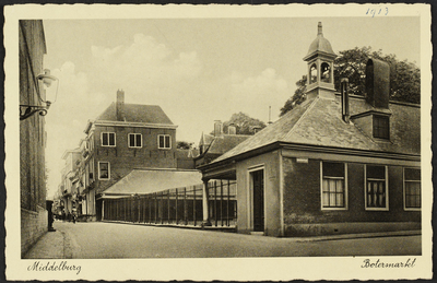P-253 Middelburg Botermarkt. Gezicht vanaf de Korte Burg op het hek van de Botermarkt en de hoek met de Bogardstraat.