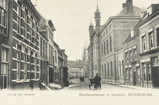 P-307 Noordpoortstraat en Gasthuis. Middelburg.. Gezicht vanuit de Noordpoortstraat op het Gasthuis aan het ...
