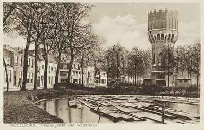 P-333 Middelburg. Heerengracht met Watertoren. Gezicht vanaf de Heerengracht te Middelburg op de watertoren op de hoek ...