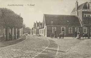 P-423 Koudekerkscheweg - 't Zand. Gezicht op de hoek van de Koudekerkseweg met 't Zand.