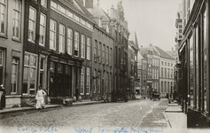 P-450 Gezicht op de Lange Delft te Middelburg met links de gevel van de Provinciale Bibliotheek