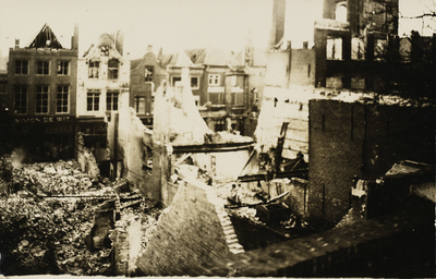 P-459 De restanten na de brand op 7 december 1929 in Grand Hotel Verseput, en negen andere panden, aan de Lange Delft ...