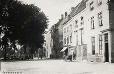 P-545 Gezicht op een deel van de Rouaansekaai met het Zeeuwsch Koffiehuis te Middelburg, vanaf de hoek met Dwarskaai.