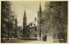 P-56 Middelburg. Abdij.. Gezicht op het abdijplein te Middelburg met de Balanspoort en het rijksarchief.