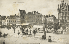 P-599 Markt, Middelburg. Gezicht op de Grote Markt te Middelburg met uitgestalde waren en de stoomtram.