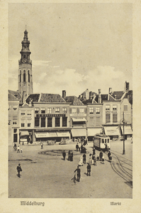P-609 Middelburg Markt. Gezicht op de Grote Markt te Middelburg met de electrische tram op het eindpunt. Op de ...