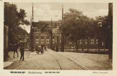 P-632 Middelburg Militair-Hospitaal. Gezicht op het Militair Hospitaal te Middelburg. Op de voorgrond een man met paard ...