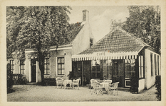 P-694 Cafe Lommerrijk Nieuwe Vlissingsche weg. Gezicht op café Lommerrijk aan de Nieuwe Vlissingseweg te Middelburg.