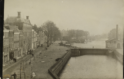 P-766 Gezicht op het Dok te Middelburg met o.a. de Bateauport en het Entrepot.