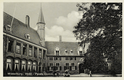 P-94 Middelburg. Abdij - Paleis Comm. d. Koningin.. Gezicht op het abdijplein te Middelburg met de ambtswoning van de ...