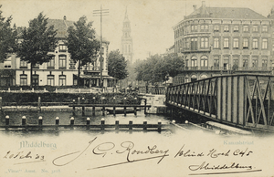 P-975 Middelburg Kanaalstraat. Gezicht op de Stationsbrug te Middelburg, met de Stationsstraat, de Blauwedijk (links) ...