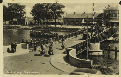 P-982 Middelburg. Stationsbrug.. Gezicht op de Stationsbrug te Middelburg. Op de achtergrond het station.