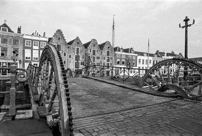 156 De Spijkerbrug met op de achtergrond de Kinderdijk te Middelburg