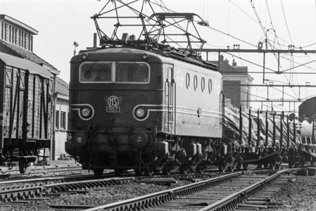 161 Goederentrein op het station aan de Kanaalweg te Middelburg