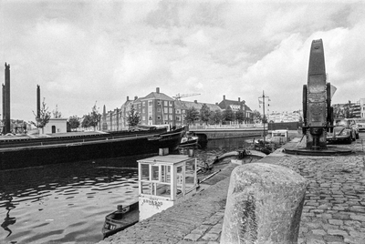 179 De Buitenhaven te Middelburg met rechts de Havenkraan op de Rotterdamsekaai