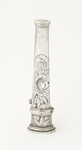 156 Zilveren knipkoker met een aan weerzijden een floraal reliëfdecor, het scharnierende deksel voorzien van een ...