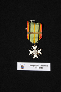 50 Medaille de Burgerlijke Decoratie. Toegekend aan burgers of niet-combattante militairen voor uitzonderlijke ...
