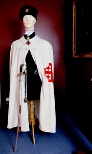 54 Mantel van de Orde van het Heilig Graf van Jeruzalem