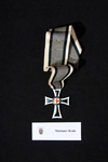 62 Marianerkreuz. Het Marianer Kruis der Duitse Ridderorden is in gebruik geweest van 1871-1918. Het betreft een wit ...