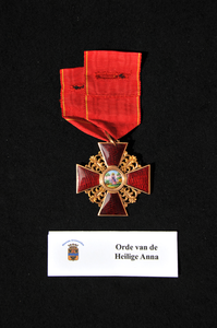 68 Medaille Orde van de Heilige Anna. De Orde van St Anna was tot stand gekomen op 14 februari 1735 door Hertog Karel ...