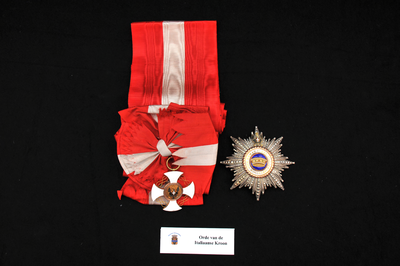 69 Medaille Orde van de Italiaanse Kroon. Het hier afgebeelde exemplaar is van het model wat van 1900 tot 1920 in ...
