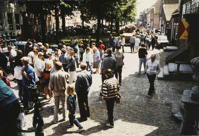 1318 Bezoekers van de Visserijdag op de Markt te Veere