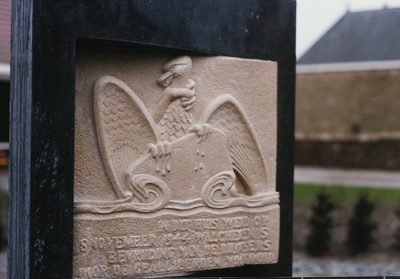 1383 Gedenksteen te Vrouwenpolder ter herinnering aan de bevrijding van Walcheren op 8 november 1944