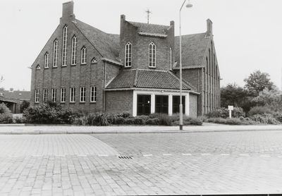 1582 De Gereformeerde kerk aan de Dominee van Wouwestraat te Serooskerke (W)