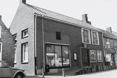 1669 Het voormalige gemeentehuis aan de Dorpsdijk te Vrouwenpolder
