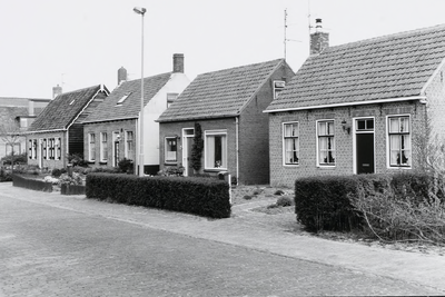 1672 Huizen aan de Schoolstraat te Vrouwenpolder