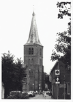 2237 De toren van de Nederlandse Hervormde kerk te Domburg, gezien door de Jan Tooropstraat