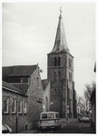 2238 De toren van de Nederlandse Hervormde kerk te Domburg, gezien door de Jan Tooropstraat