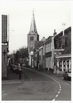 2239 De toren van de Nederlandse Hervormde kerk te Domburg, gezien door de Weststraat