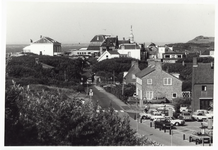 2295 Panorama op een deel van Domburg met hotels en pensions en P.J. Eloutstraat vanaf het duin