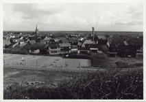 2296 Panorama op een deel van Domburg met Nederlandse hervormde kerk, vanaf het duin