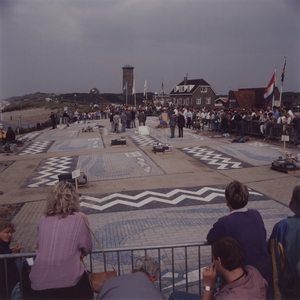 2305 De straatmaker-aan-zee-show op de boulevard te Domburg op 9-10 juni 1989