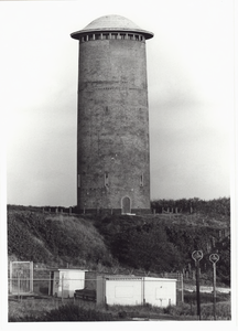 2347 De watertoren op het duin te Domburg