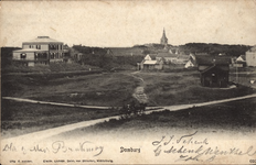 2636 Domburg. Villa's in de duinen te Domburg met op de achtergrond de toren van de Nederlandse Hervormde kerk