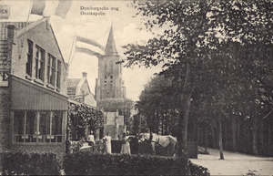 2769 Domburgsche weg Oostkapelle. Gezicht op de Domburgseweg te Oostkapelle en de toren van de Nederlandse Hervormde kerk