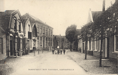 2883 Dorpstraat met pastorie, Oostkapelle. Gezicht op de Dorpsstraat met pastorie te Oostkapelle