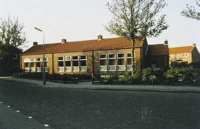 445 Voormalig schoolgebouw aan de Burgemeester Dregmanstraat te Serooskerke (W), afgebroken in 1977