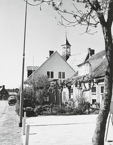 559 De Dorpsdijk en het torentje van de Nederlandse Hervormde kerk te Vrouwenpolder