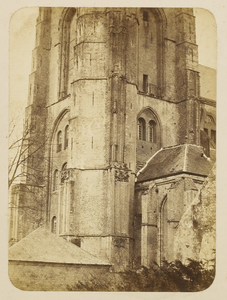 92 Contreforten van de toren aan noordzijde van de Grote Kerk te Veere