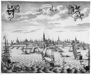 1155 Vlissingen. Gezicht op de stad Vlissingen van de zeezijde, met op de voorgrond oorlogsschepen en sloepen, en boven ...